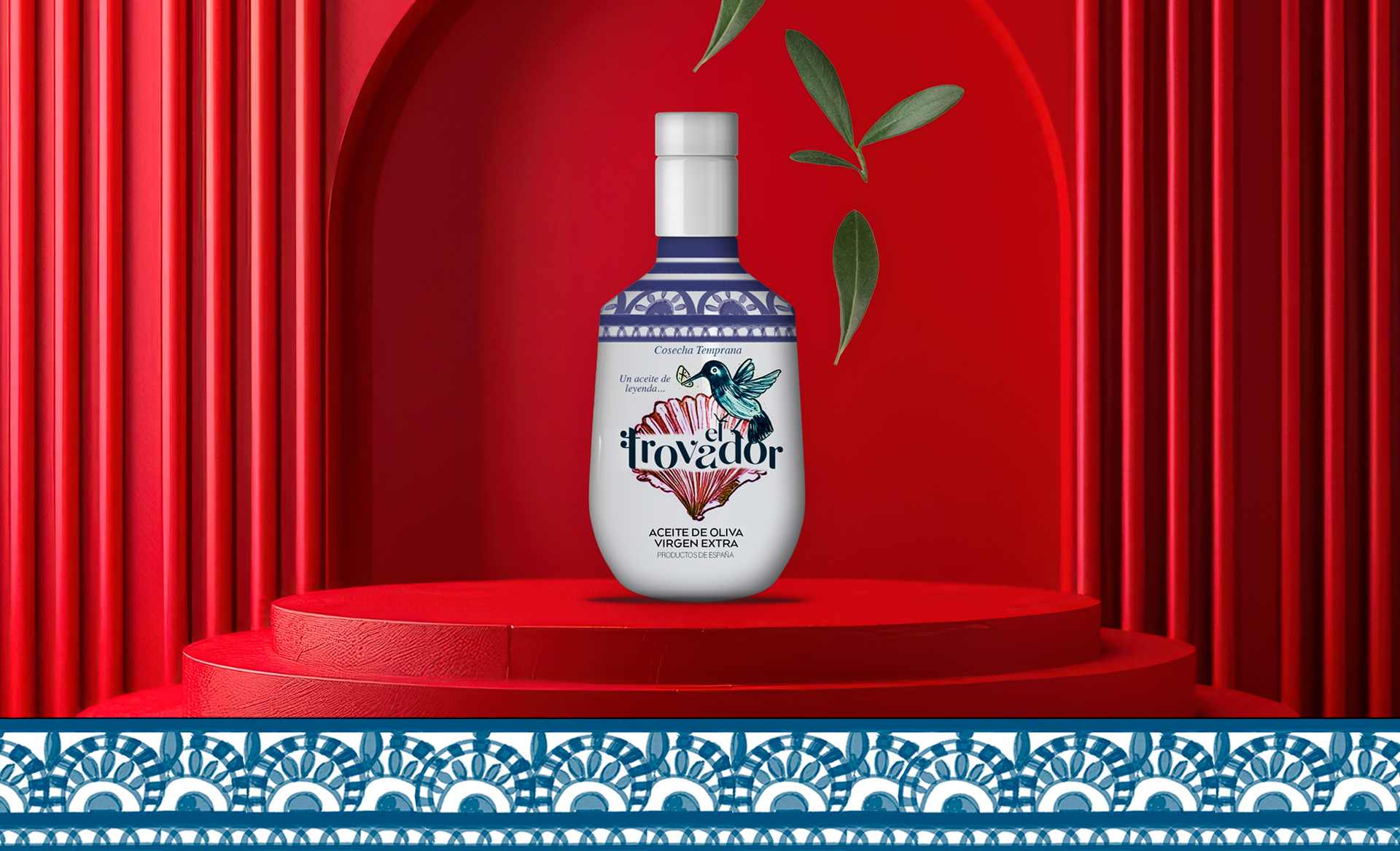 Botella Trovador Premium sobre pedestal escenográfico rojo
